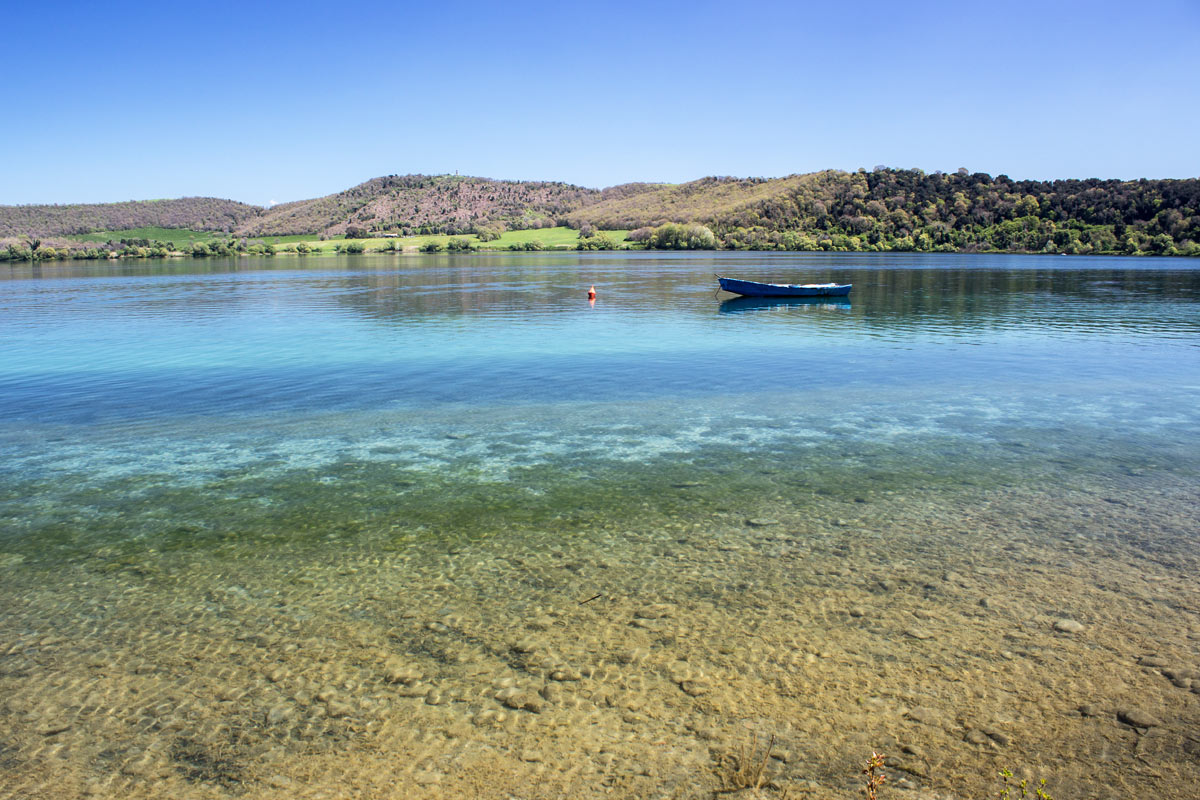 lago di martignano nel lazio