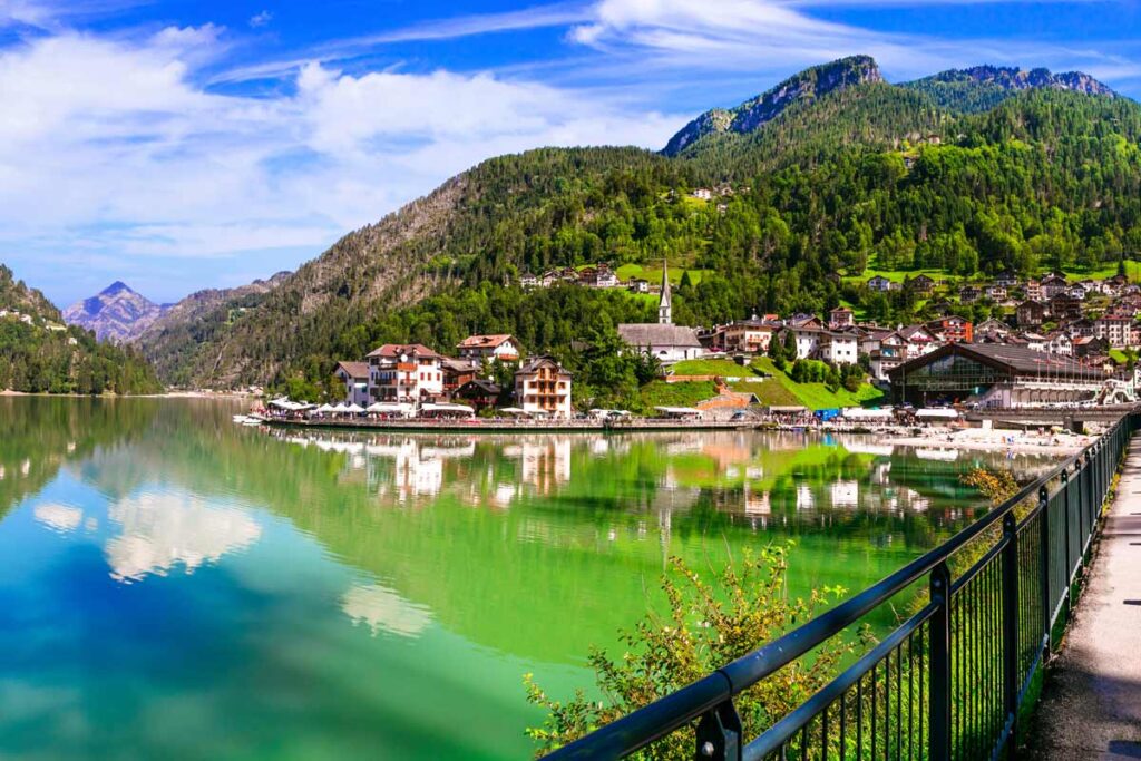 borgo di Alleghe in Veneto