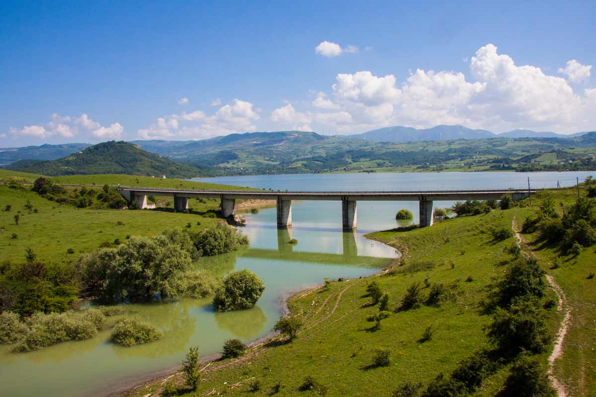 ponte sul lago di COnza