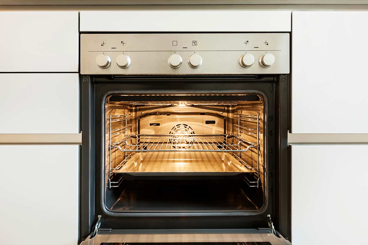 Come pulire il forno dal grasso incrostato