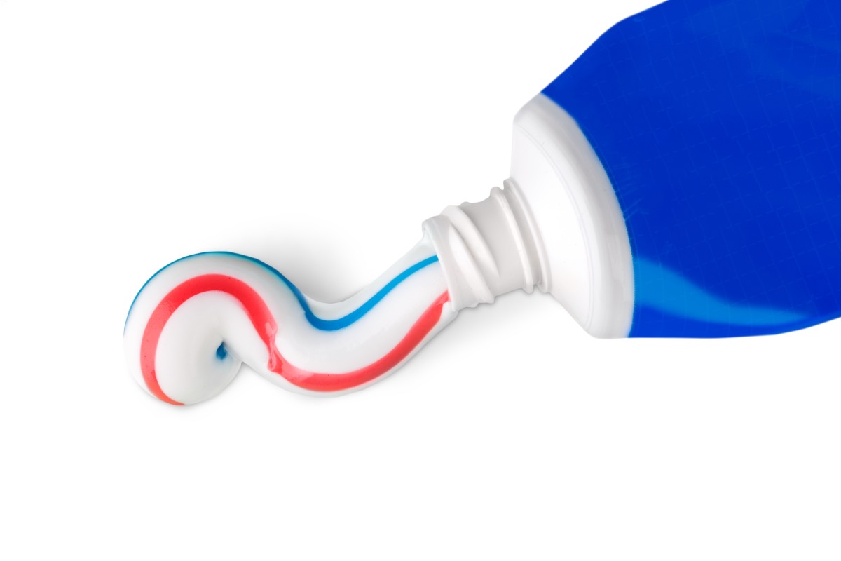 pulire con il dentifricio
