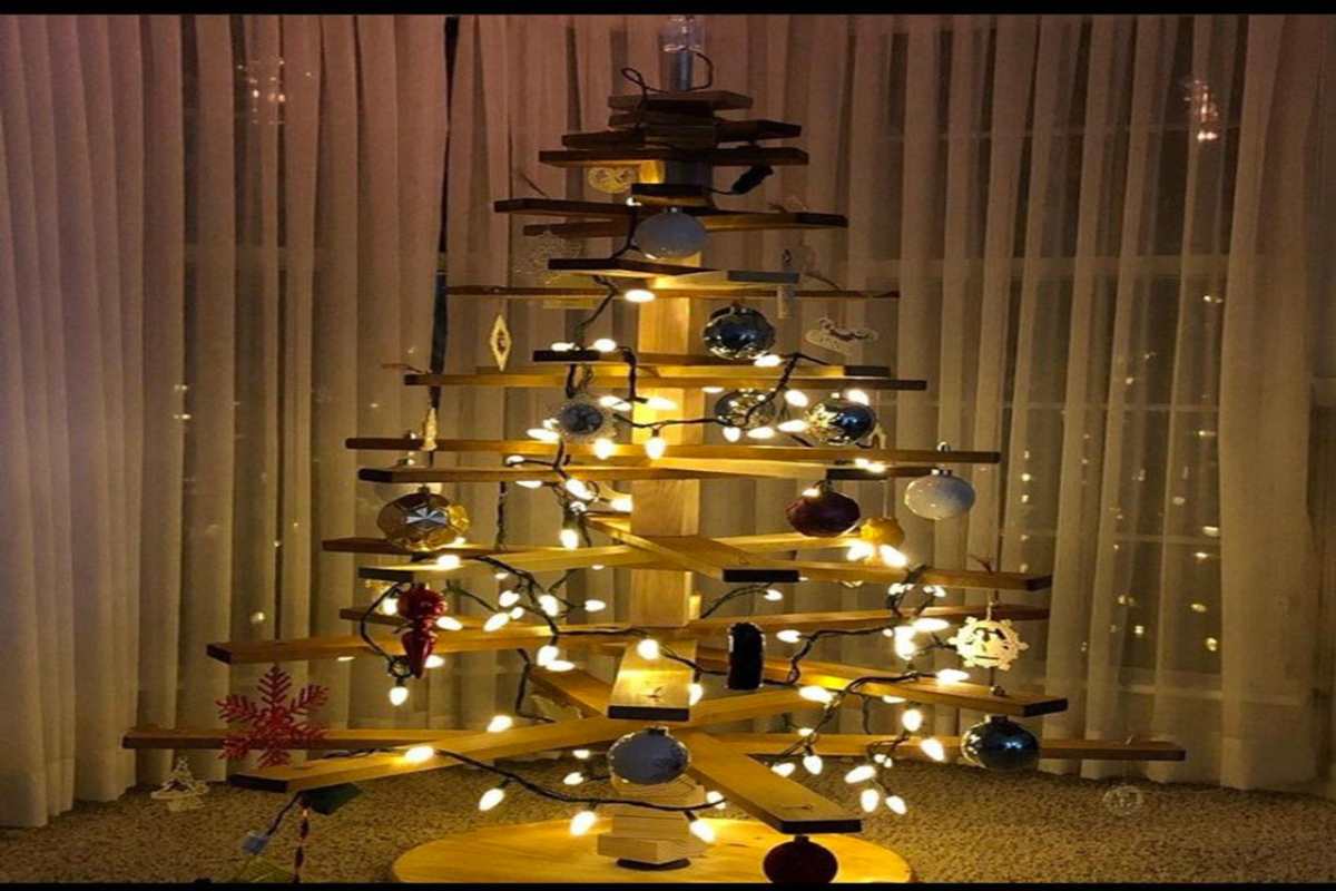 Albero di Natale fai da te con pallet di legno