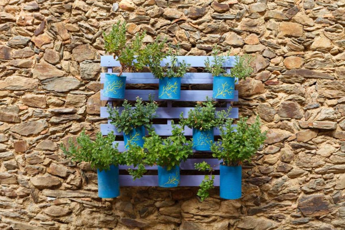 Portavasi con pallet riciclato