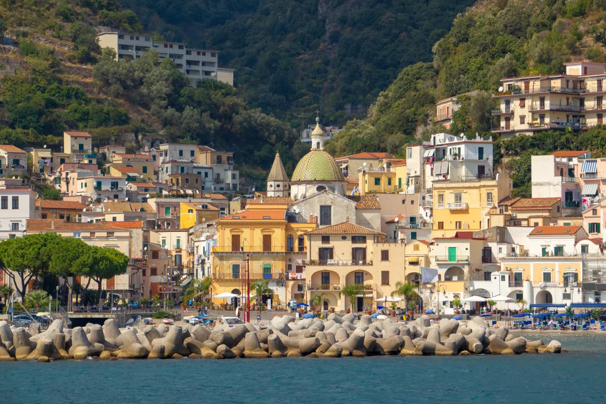 Maiori, un borgo campano tra cielo e limoni