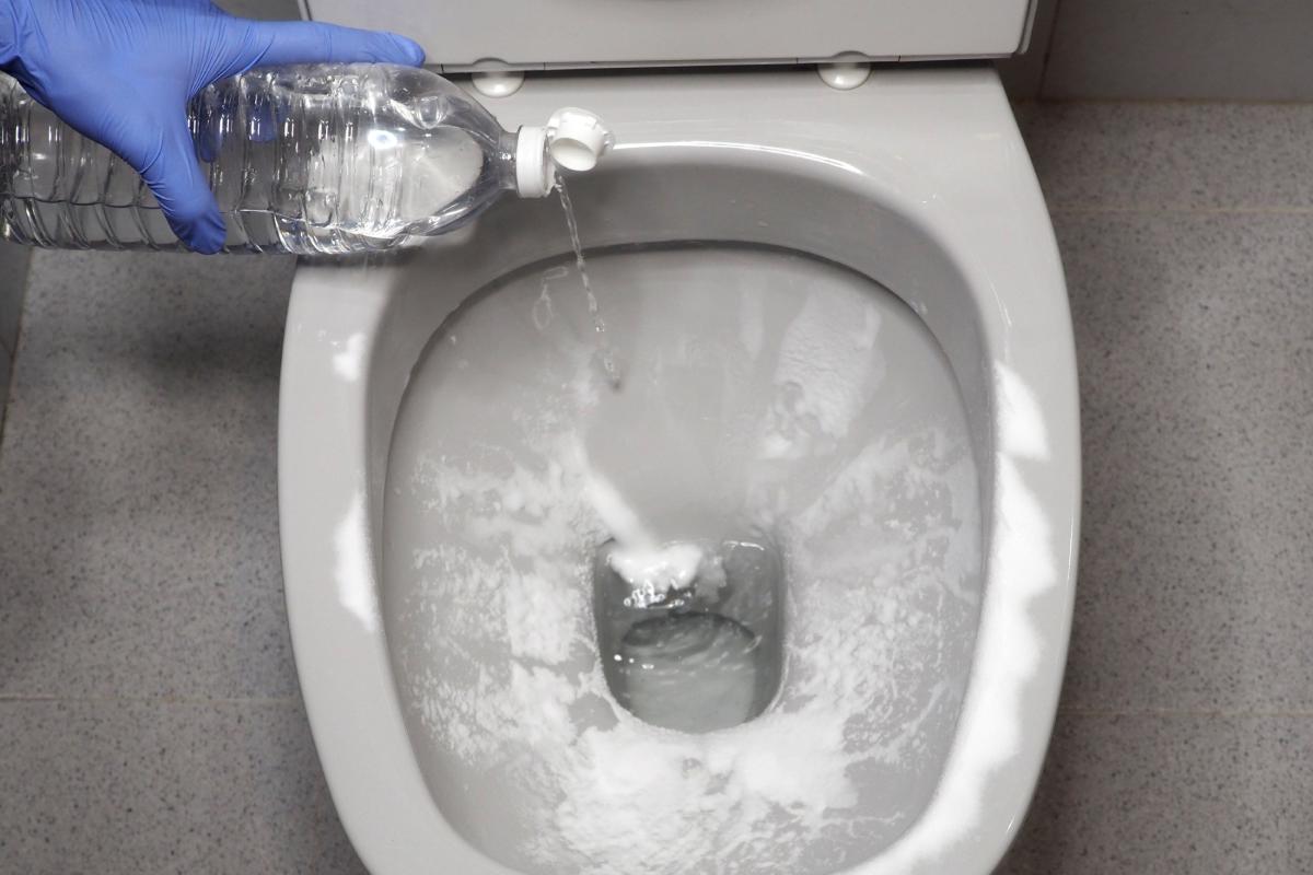 Come si usa l'aceto nel bagno: gli errori da evitare