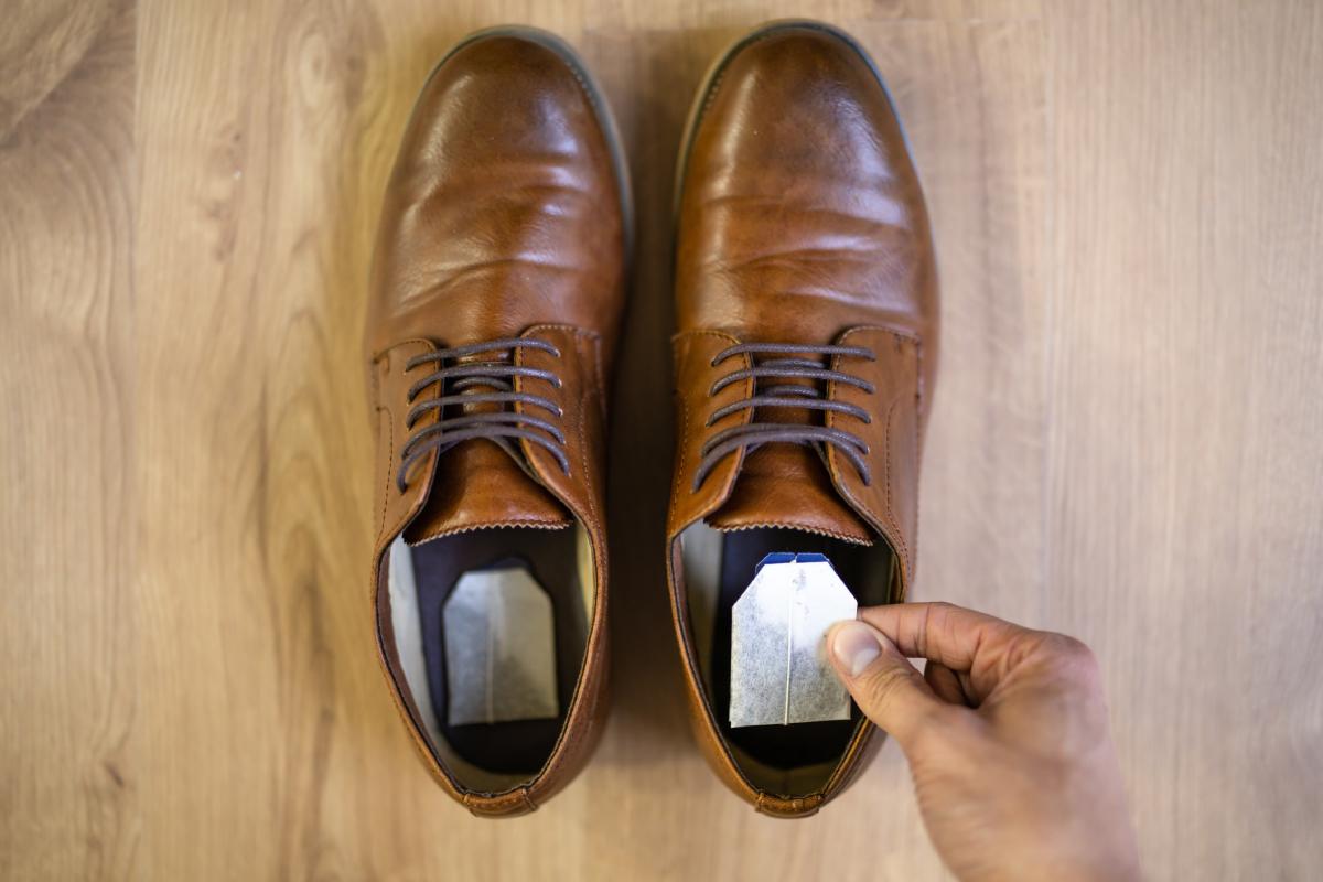Profumare le scarpe con il tè