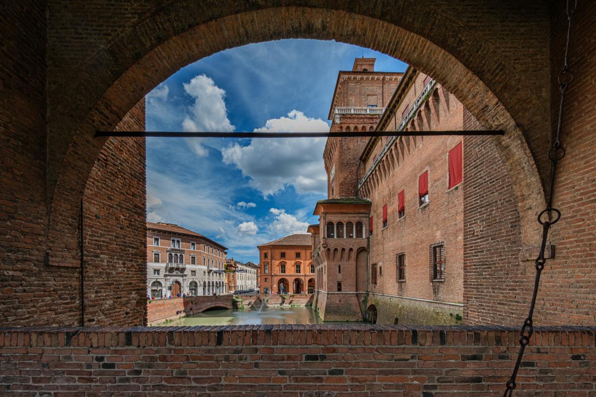 Castello degli Estensi a Ferrara: 500 anni di storia tra antiche mura
