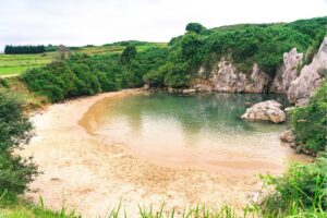 Playa de Gulpiyuri in Spagna