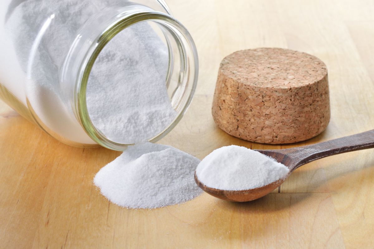 trucco del bicarbonato per sedie rovinate