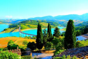 Marche on the road: itinerario dei paesini color pastello in 48 h