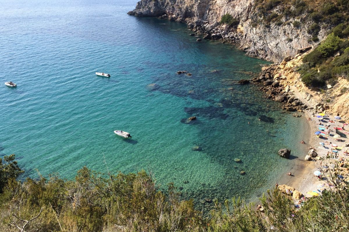 più belle calette selvagge della costa tirrenica