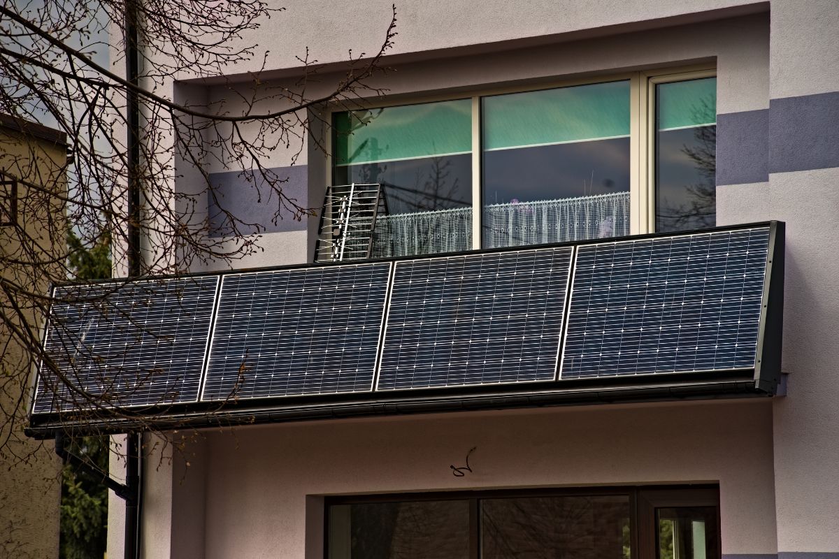 Pannelli solari plug-&-play: quanto rendono davvero sul balcone?