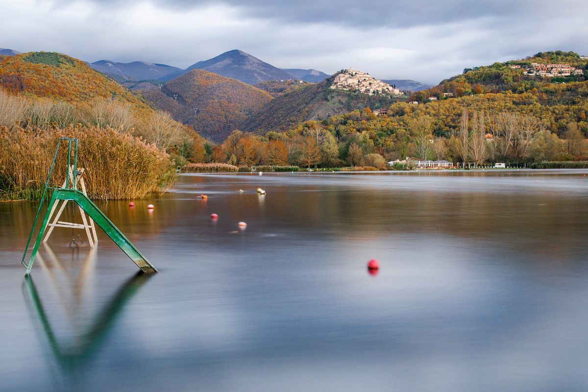 Umbria verde: 3 laghi balneabili dove l’acqua sembra cristallo