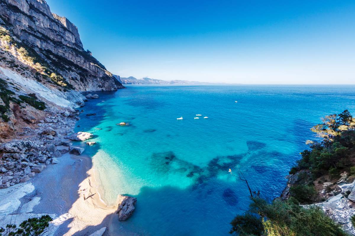 Luoghi di mare italiani dove l'estate sembra non finire