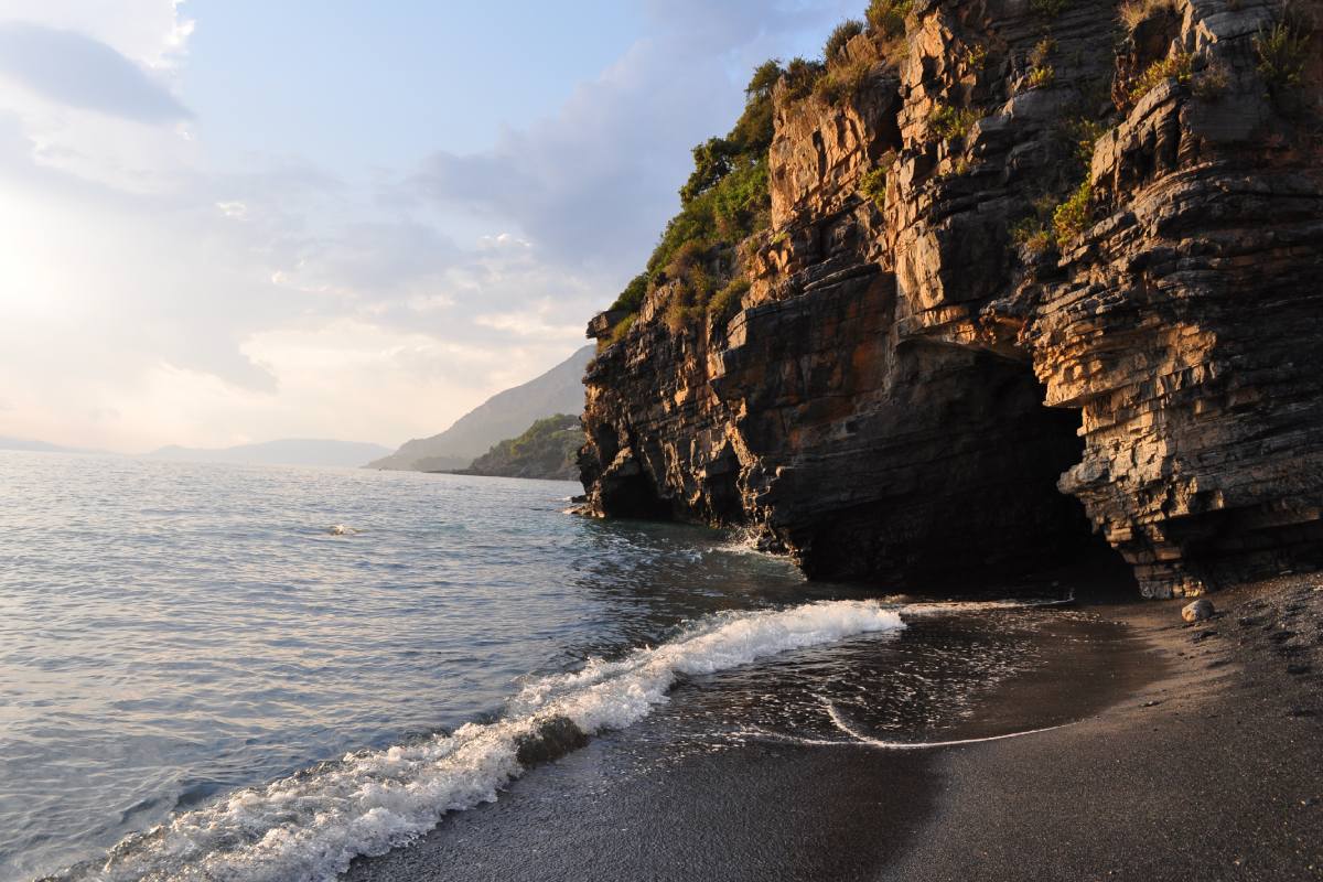 Cala Jannita, la spiaggia nera della Basilicata