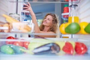 La giusta disposizione dei cibi in frigo