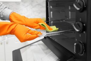 Limone e bicarbonato per pulire il forno elettrico