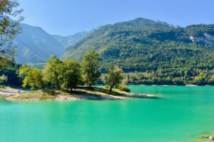 5 laghi dalle acque cristalline