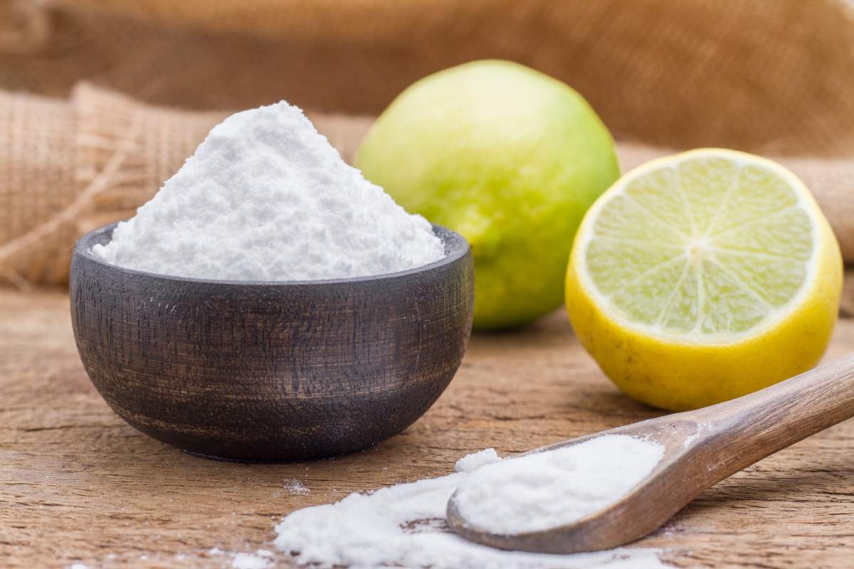 Bicarbonato e limone per pulire il forno elettrico