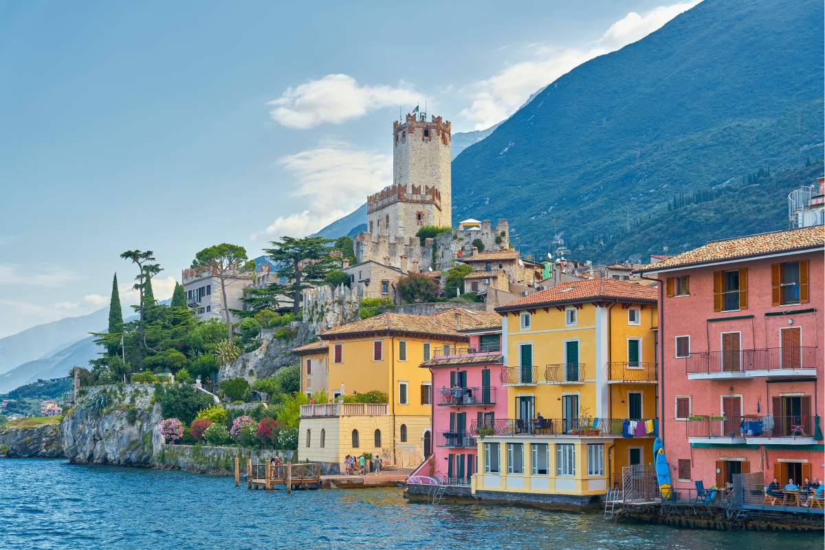 Borghi italiani sui laghi