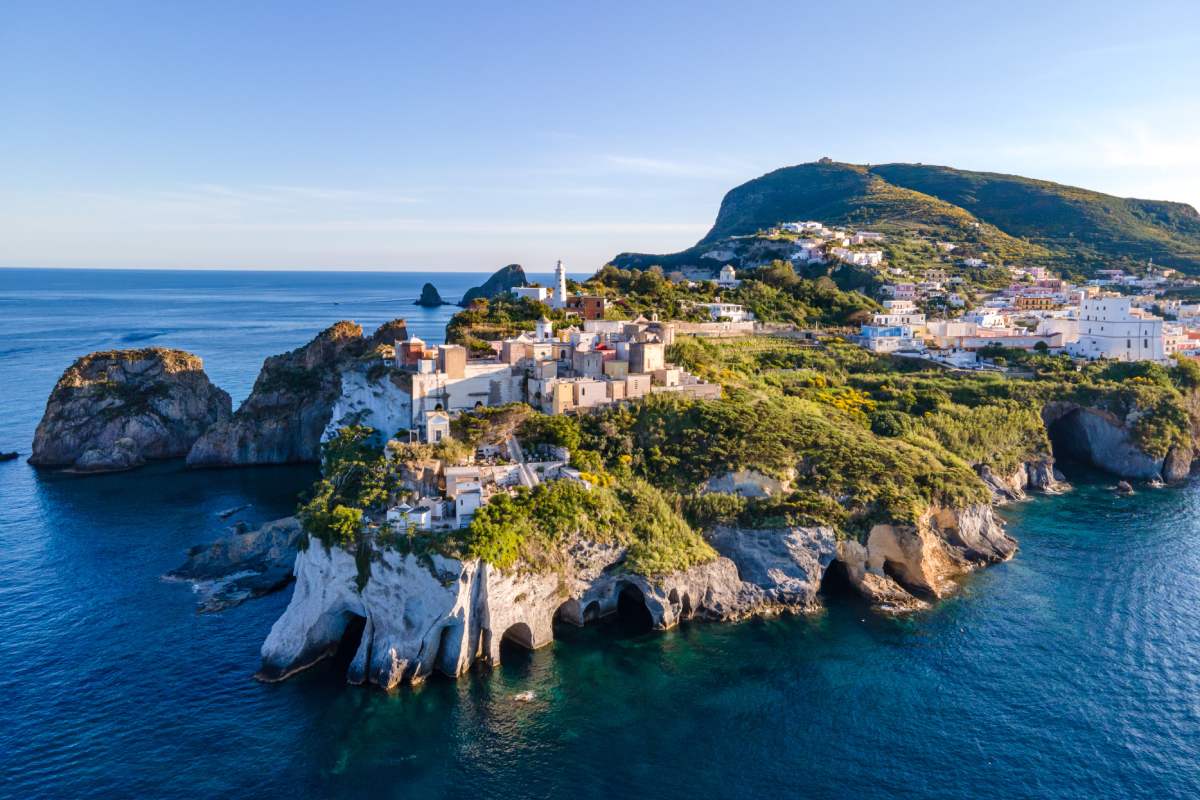 Isole italiane poco turistiche dove rigenerarsi