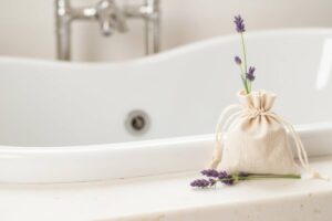 Lavanda, eucalipto e rosmarino pe deodorare il bagno