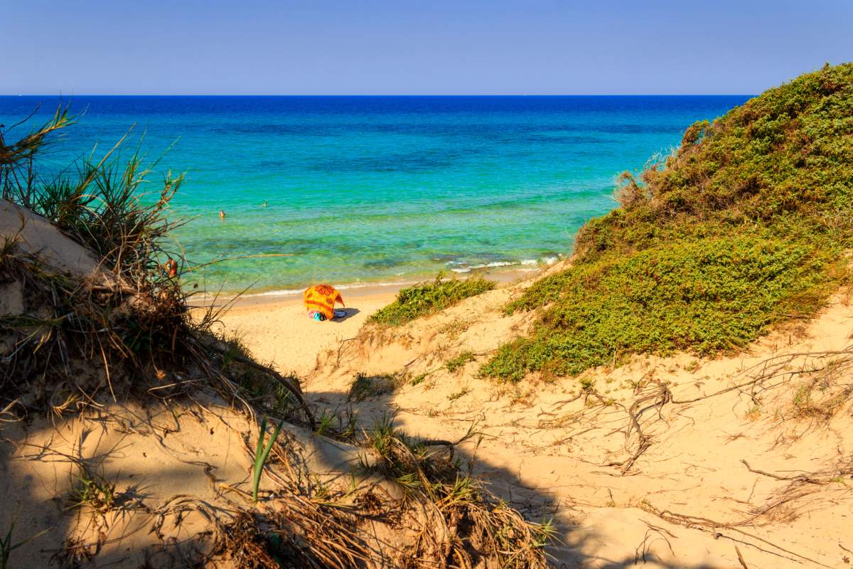 Spiagge nascoste del sud Italia dove l'estate dura tanto