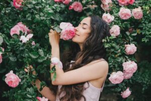Addio a muffa e funghi sulle rose: ecco come curarle naturalmente