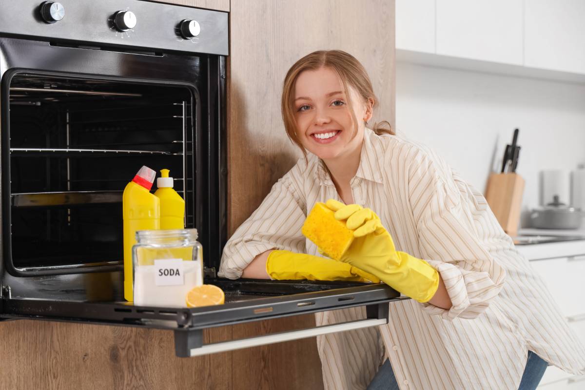 Pulire il forno con ingredienti naturali