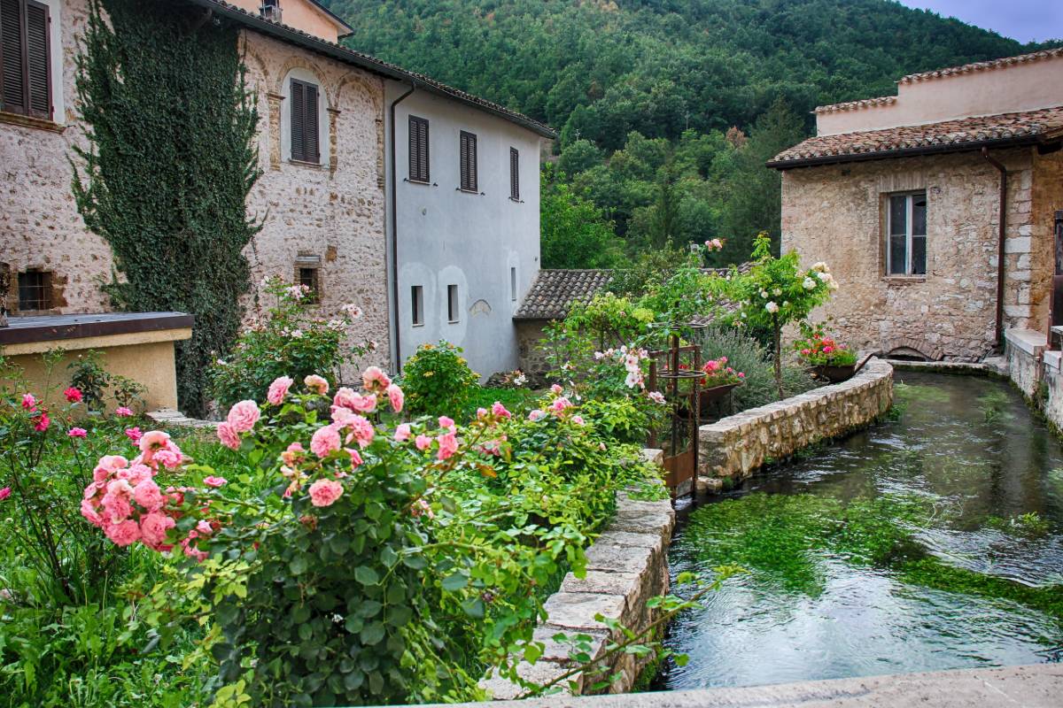 Visitare i borghi nascosti dell'Umbria in autunno