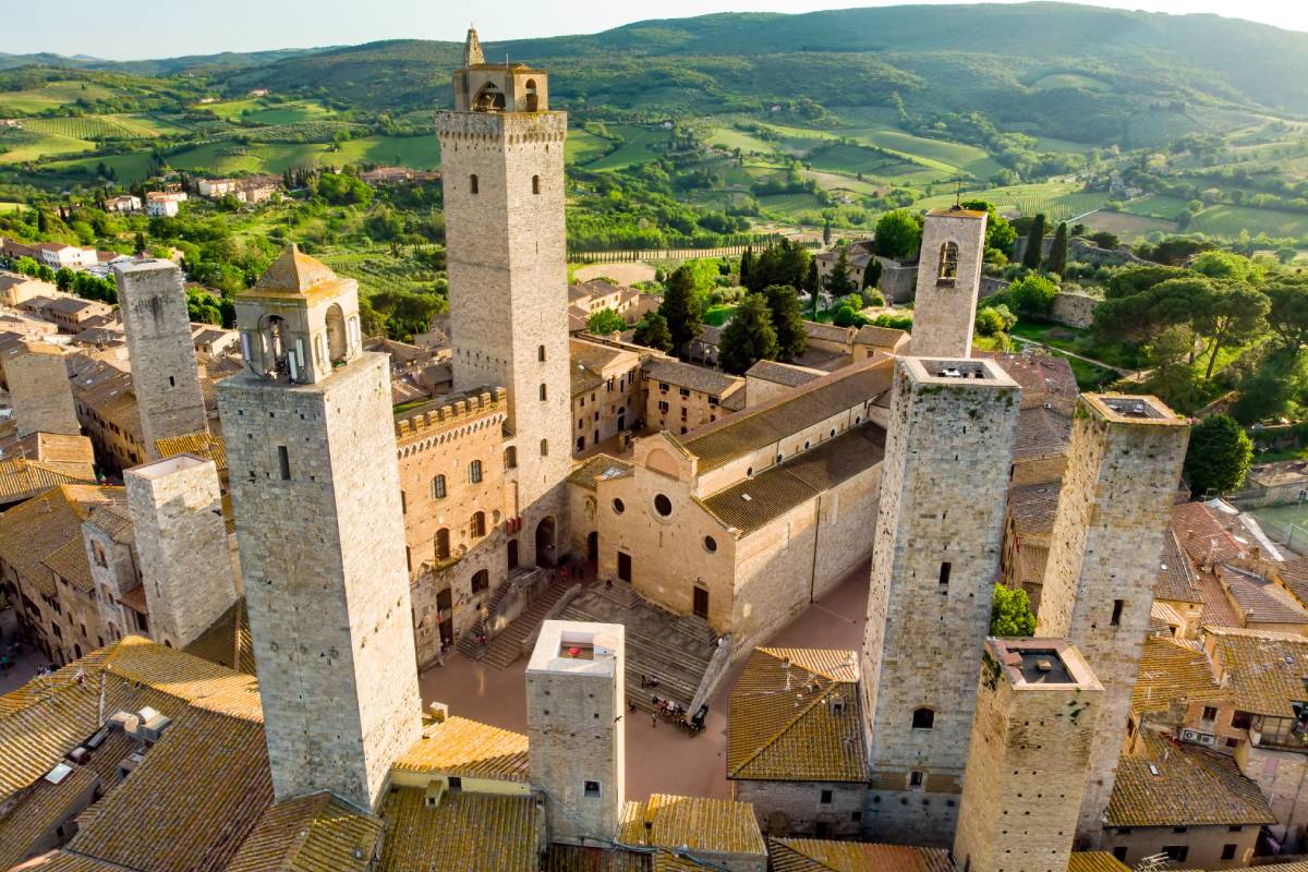 La magia dell'autunno in alcuno borghi medievali italiani