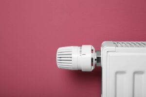 Pulizia della valvola che sta dietro al termosifone