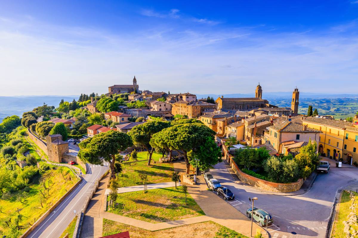 Montalcino, borgo nella Toscana d'autunno