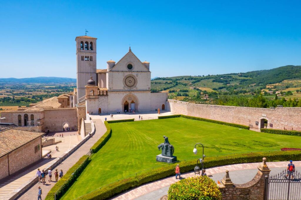 Cosa vedere ad Assisi: i luoghi più suggestivi da non perdere questo autunno