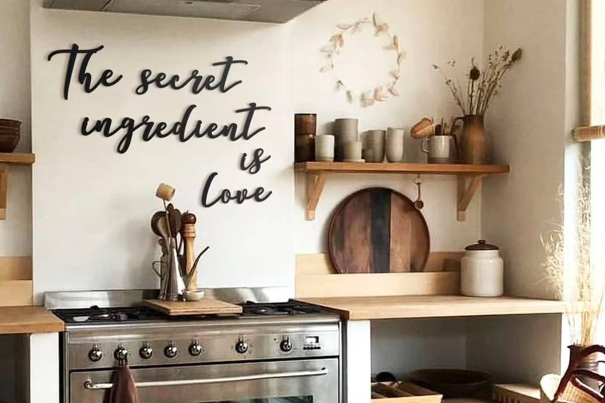 Scritta romantica sui fornelli della cucina