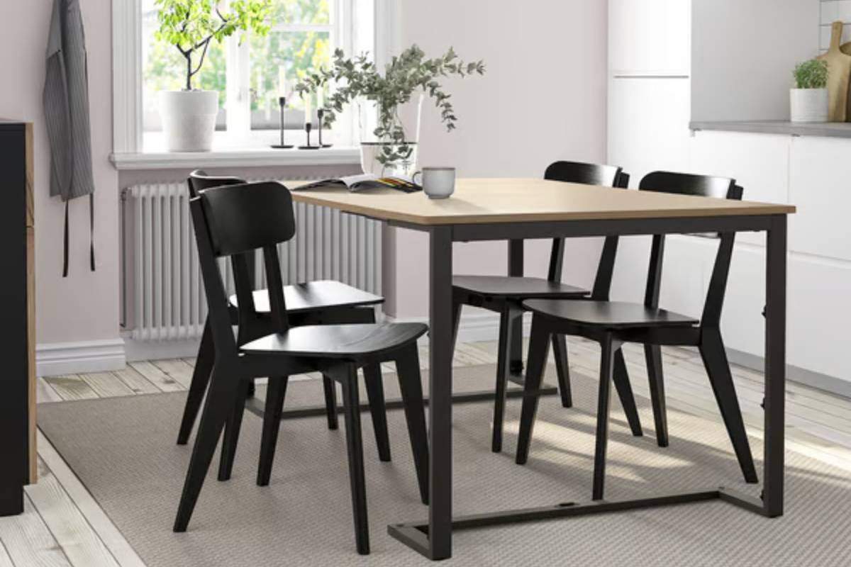 La consolle Ikea che diventa tavolo