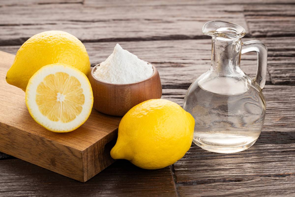 Limoni, bicarbonato e aceto