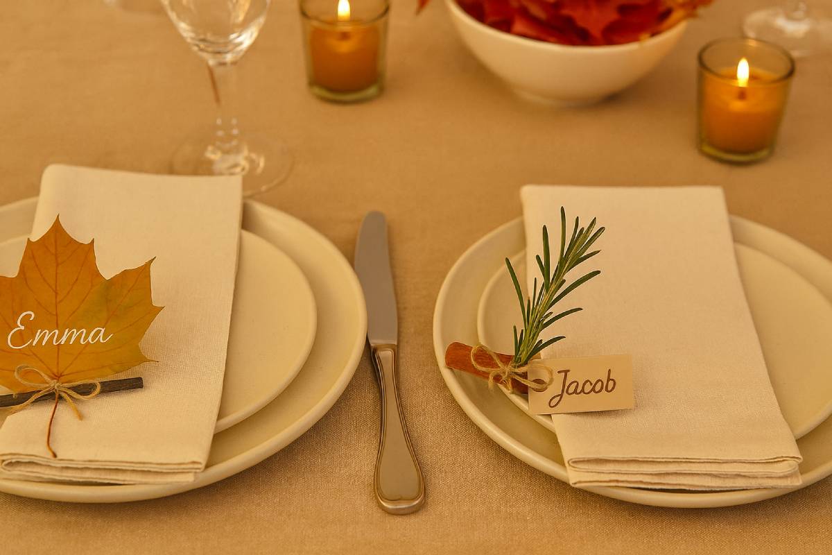 Segnaposto con foglie e nomi