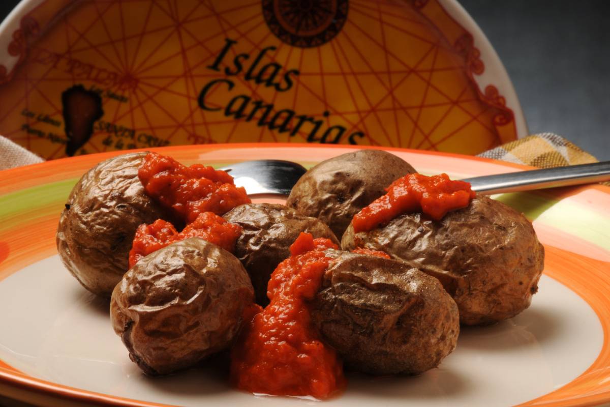 Papas arrugadas con mojo a Tenerife