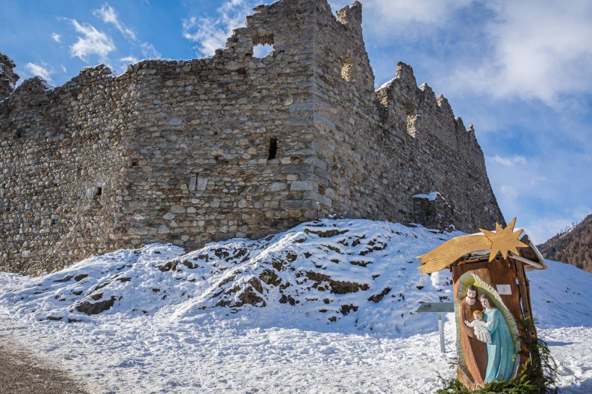 Il Castello San Michele a Ossana e il presepe
