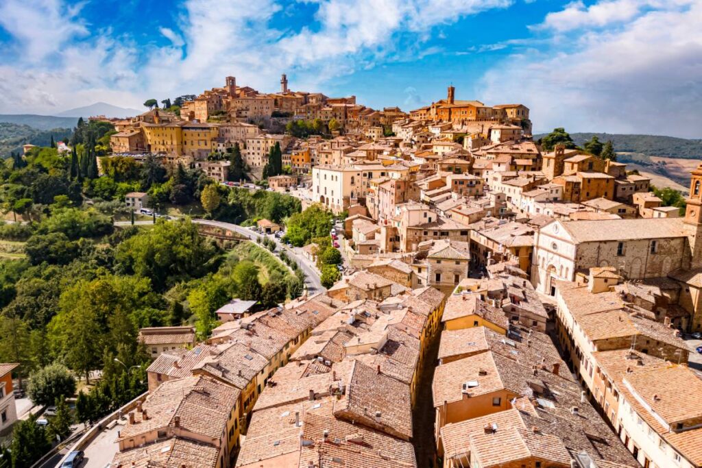 montepulciano, borgo magico prima dell'autunno