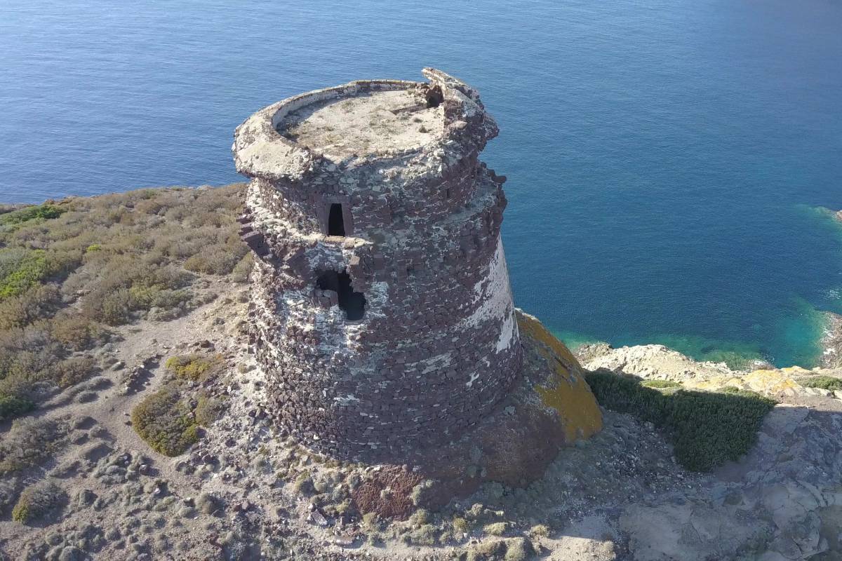 torre dello zenobito a capraia