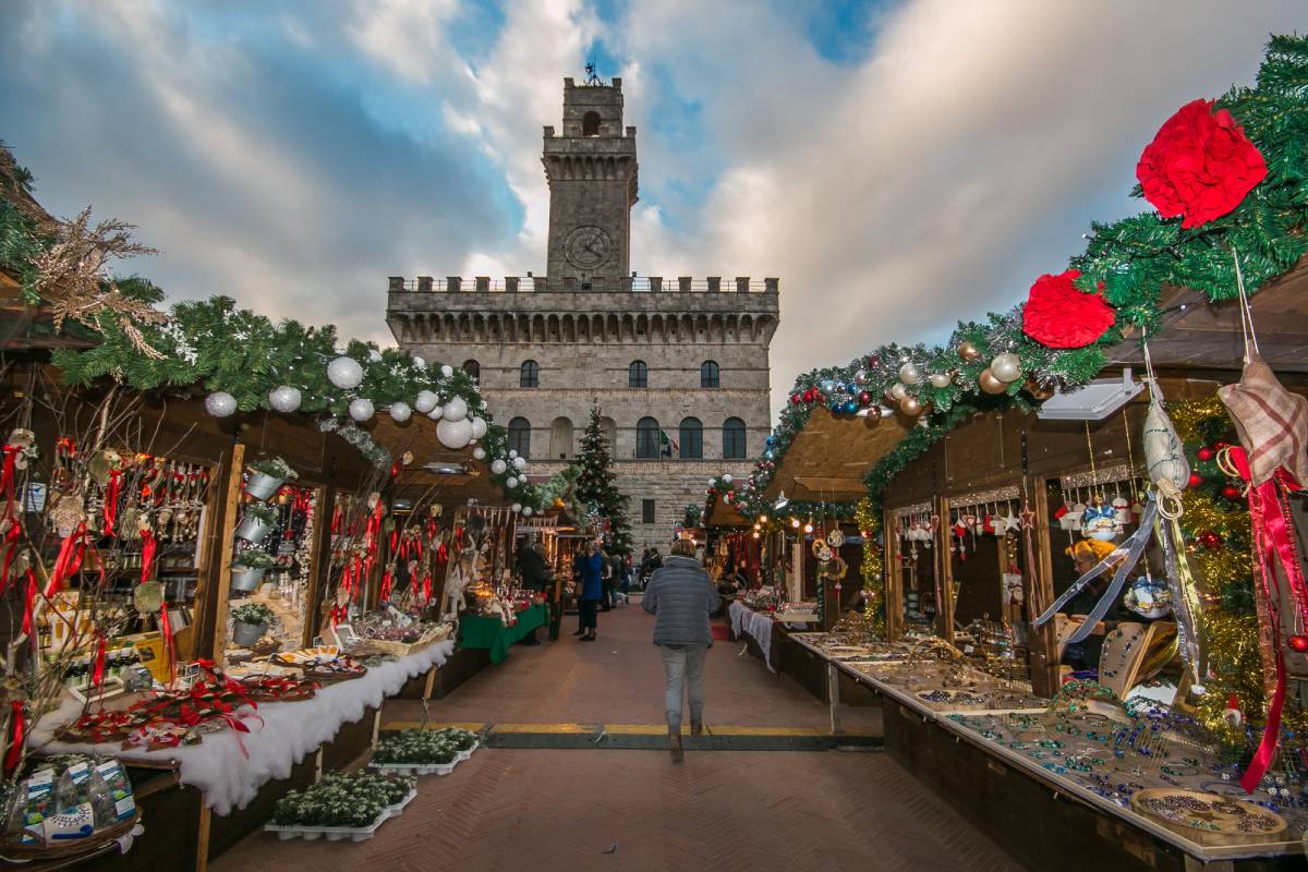 babbo natale in italia nel natale 2025, montepulciano