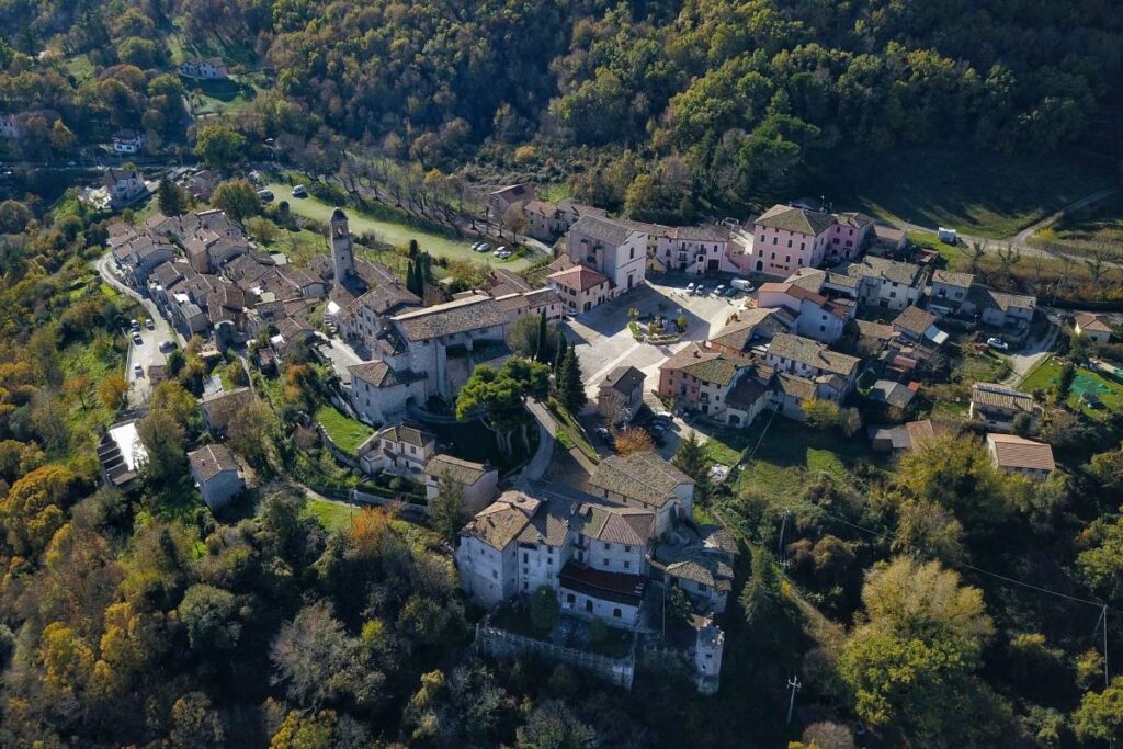 Greccio più suggestiva: i luoghi da vedere quando il borgo si prepara al presepe