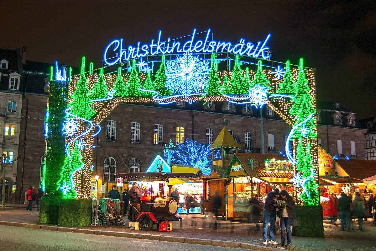 le luci del Christkindelsmärik di stasburgo a natale