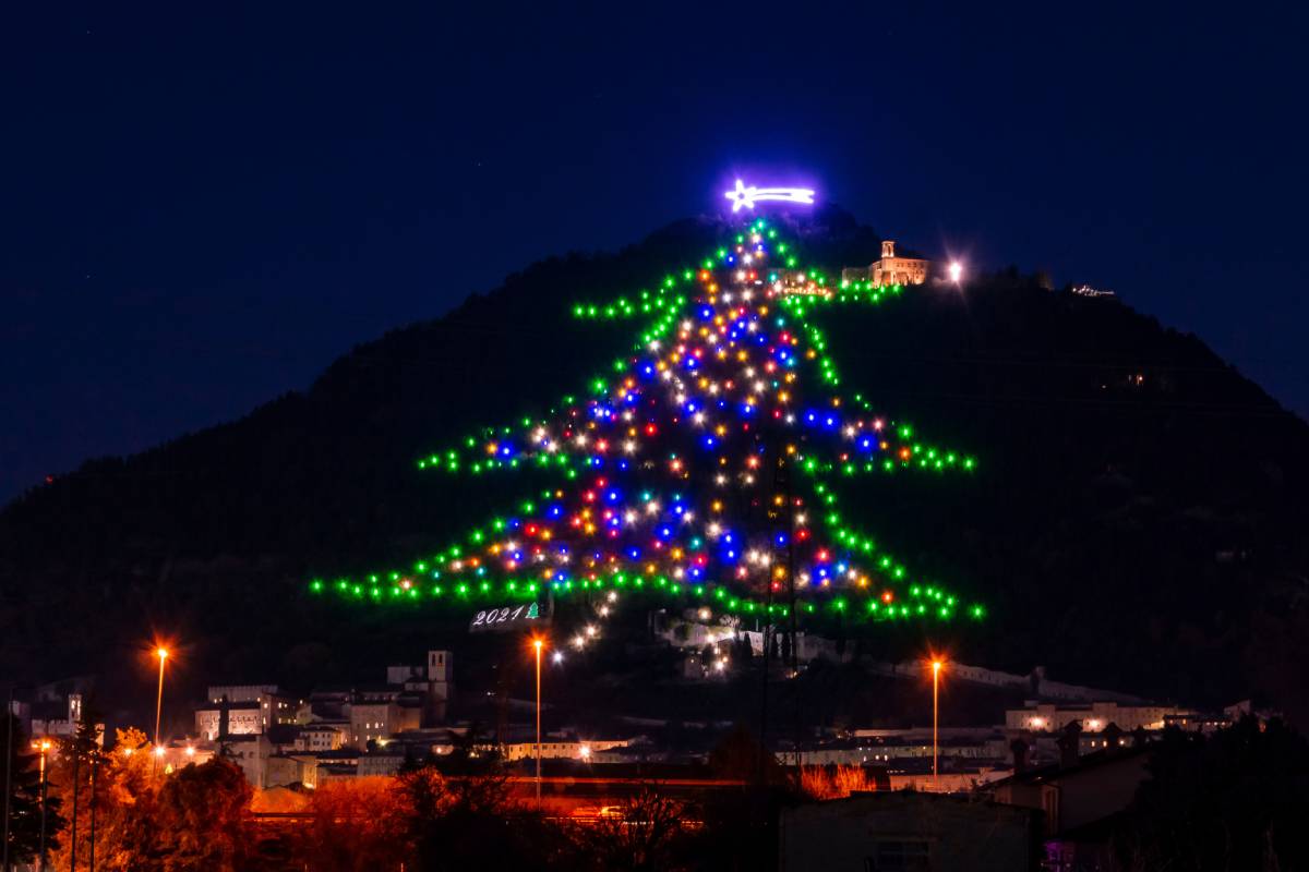 Gubbio e l'albero sulla collina, il natale come una volta