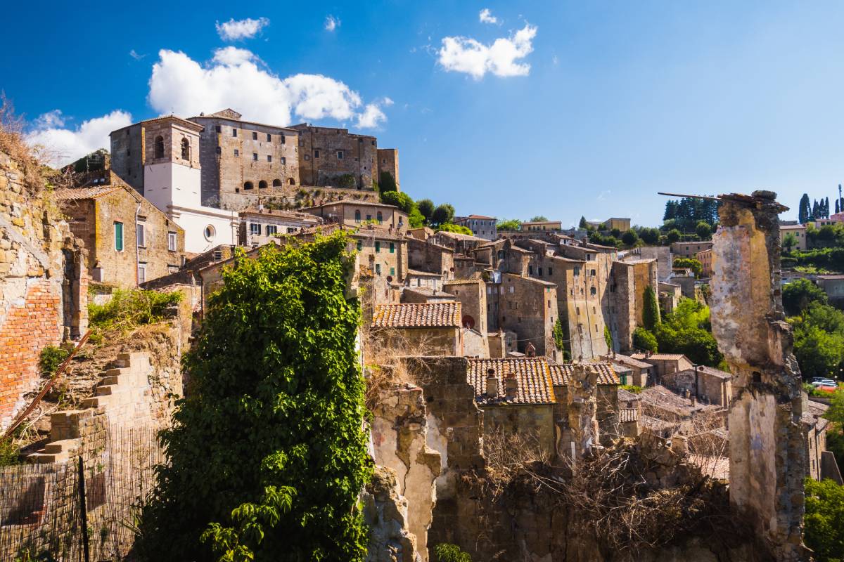 veduta della città toscana di sorano