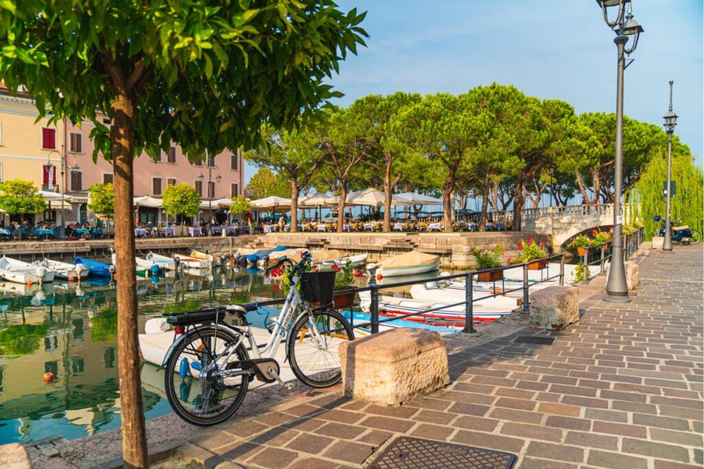 Sud del Garda in versione pre-invernale: le 5 passeggiate più rilassanti da fare ora